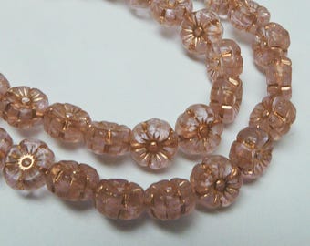 12 perles de fleurs roses et or rose