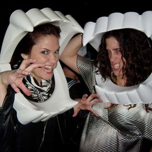 JAAAHWS - The giant toy vampire fangs that you can wear on your head