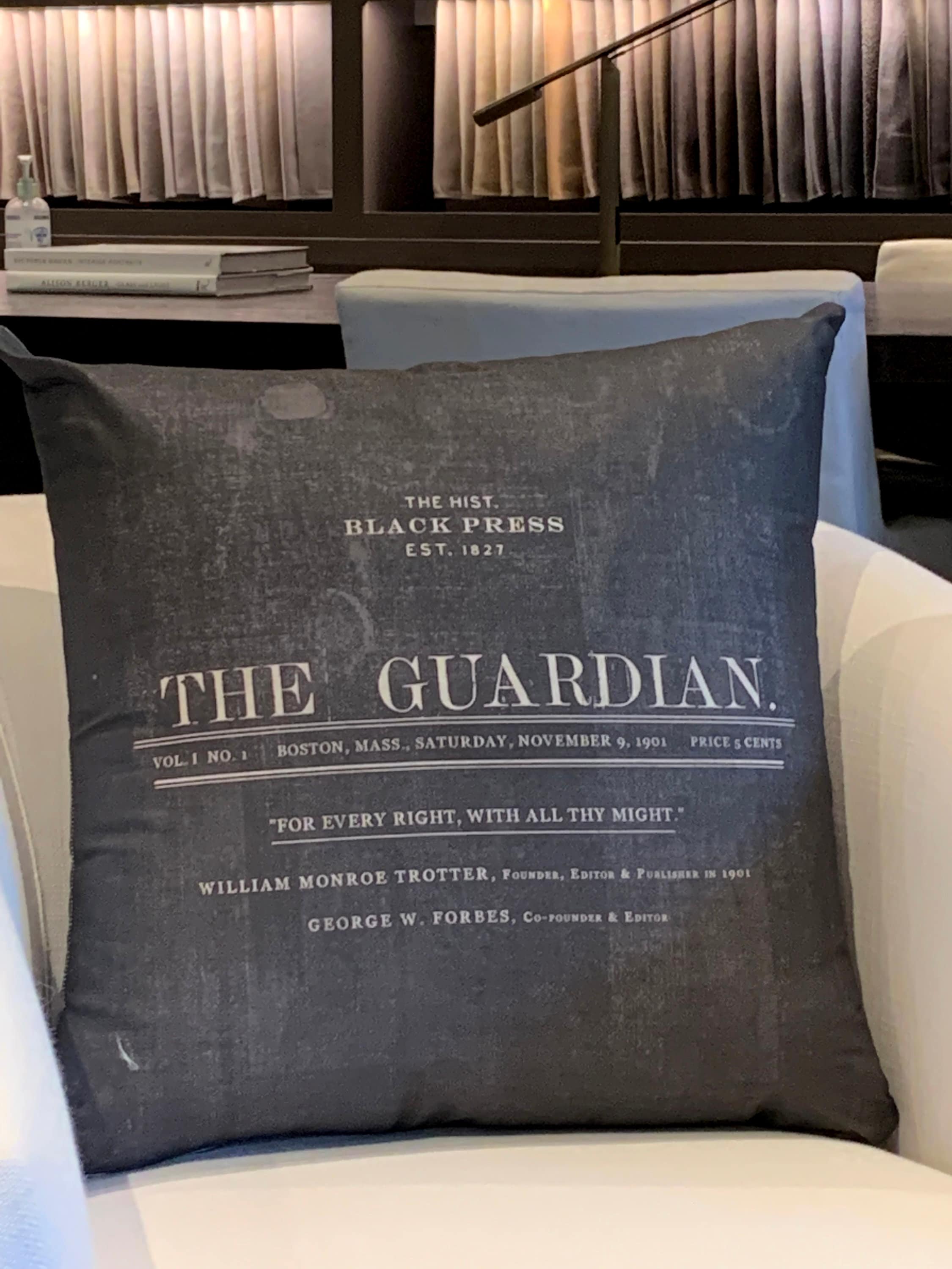 L'oreiller Du Journal