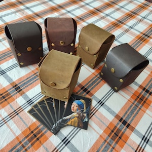 Estuche de cuero curtido al aceite para más de 100 cartas