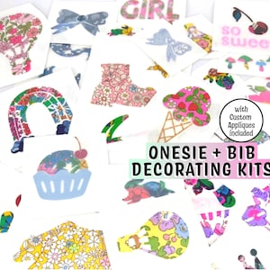Peut inclure: Diverses applications en tissu coloré sur fond blanc. Les motifs incluent des nœuds, des bottes, des cornets de glace et le mot "GIRL". Le texte indique "ONESIE + BIB DECORATING KITS" et "with Custom Appliques included".