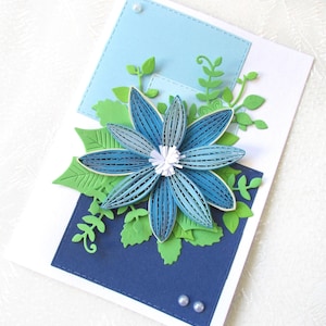 Carte de voeux 70e anniversaire Quilling en filigrane, carte d'étape importante fleur de lotus bleue, cadeau personnalisé 70e anniversaire de maman