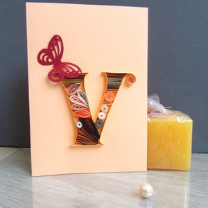 3D Quilling Letters Eerste V Leuk monogram naambord, kaart 30e verjaardag verjaardag leuk briefpapier, kamergenoot cadeaus