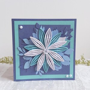 Papier Quilling blanc fleurs bleues carte 30e anniversaire d'anniversaire, félicitations importantes, cadeau jeune femme