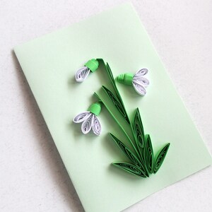 Tarjeta de feliz cumpleaños número 30 con flores y campanillas de invierno, papel de liar, arte de filigrana, tarjetas de hitos personalizadas, regalo de madrina