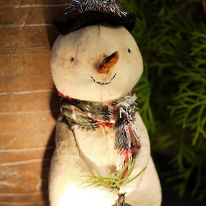 雪玉を持った雪だるま