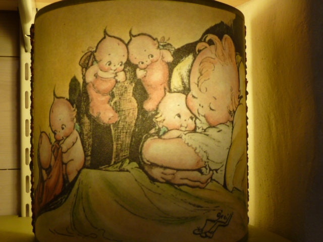 Lampe à Poser Demi Cercle Illustration de Rose O'neil Keepies et Bébé Décoration Enfant