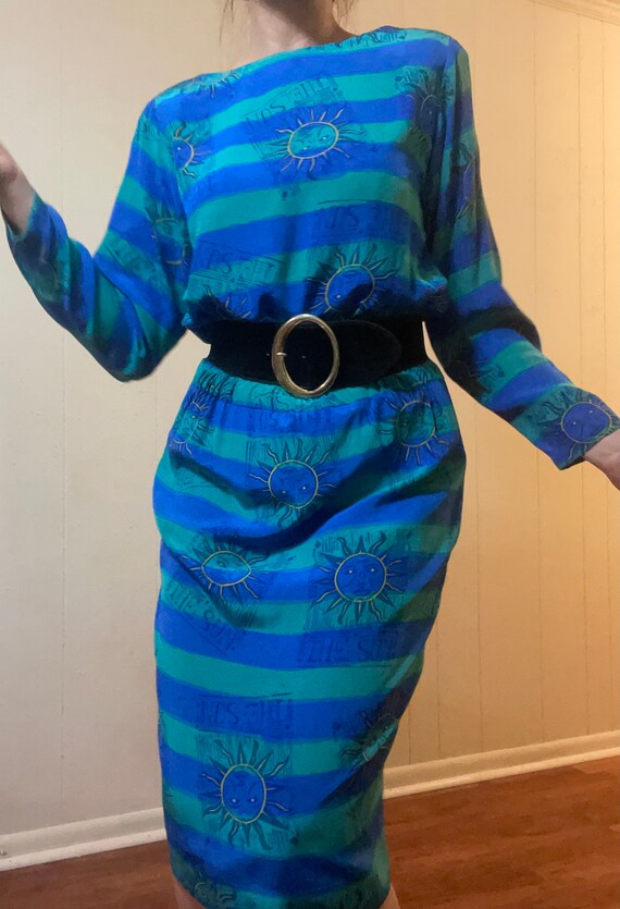 1980’s vintage Silk Op Art Sun print blue dress/1… - image 3