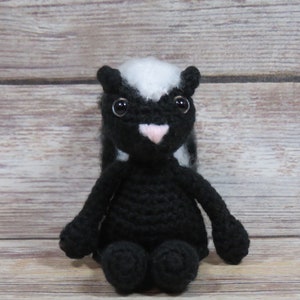 crochet amigurumi skunk