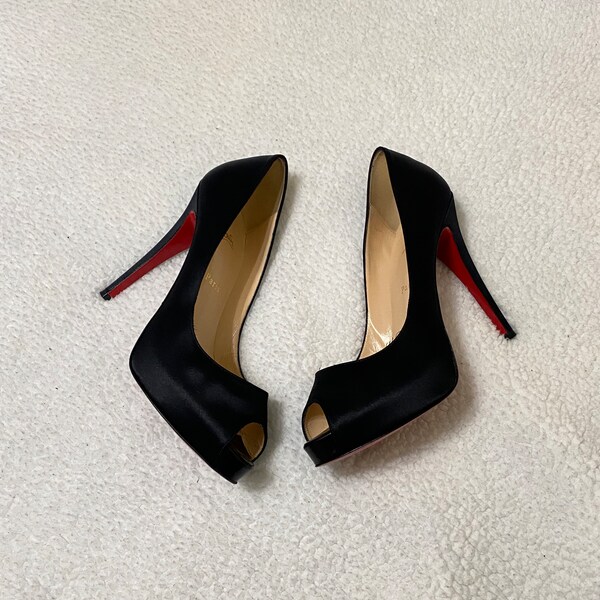 louboutin peep toe heels