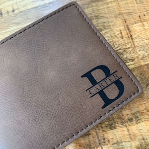 Regalo adolescente para él Regalo de graduación de la escuela secundaria, regalo para nietos Billetera de cuero sintético Regalo personalizado grabado para el hijo Bifold personalizado