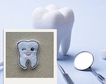 Tooth/ Molar Badge Reel