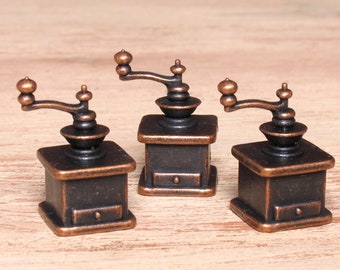 Antike Miniatur-Kaffeemühle fürs Puppenhaus