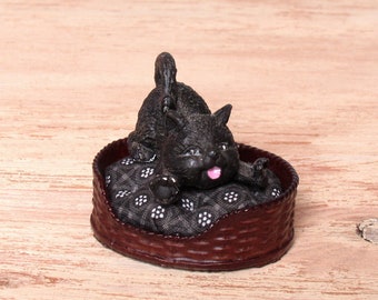 Miniature Basket for Cats and Dogs for Your Dollhouse