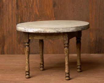 Mesa de madeira em miniatura Shabby Chic para casa de bonecas