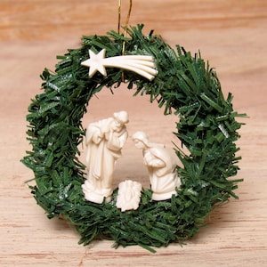 Charming Miniature Door Wreath &quot;Nativity Scene&quot; for Christmas