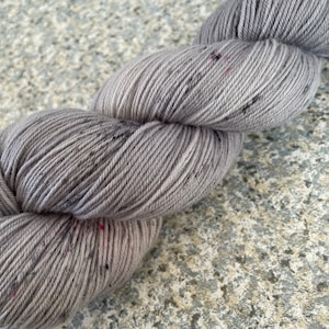 Hand Dyed Fingering Weight Sock Yarn, Superwash Merino Wool Nylon, 4-ply yarn, Sock Wool, Mice From Avent 2021, Speckled Yarn, Gray, Pink