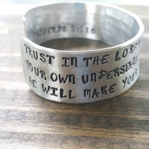 Proverbios 3:5-6 confían en el Señor... Inspirador mensaje Personal significativa mano estampado aluminio puro pulsera brazalete 3/4 "x 6"