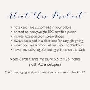 Puede incluir: Tarjetas de notas personalizadas en tus colores e impresas en papel certificado FSC de gran gramaje. Miden 5,5 x 4,25 pulgadas e incluyen sobres de lujo con solapa puntiaguda. Las tarjetas siempre se empaquetan en una caja transparente para facilitar la entrega de regalos. Puedes solicitar una prueba antes de realizar el pedido. La parte posterior de las tarjetas no tendr&aacute; ninguna marca o logotipo.