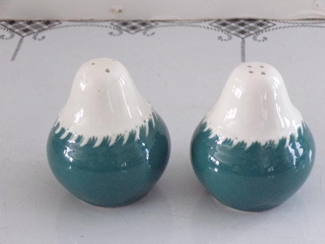 Salt & Pepper Set Harker Pottery Harker Ware Corinthian Pate Sur Pate