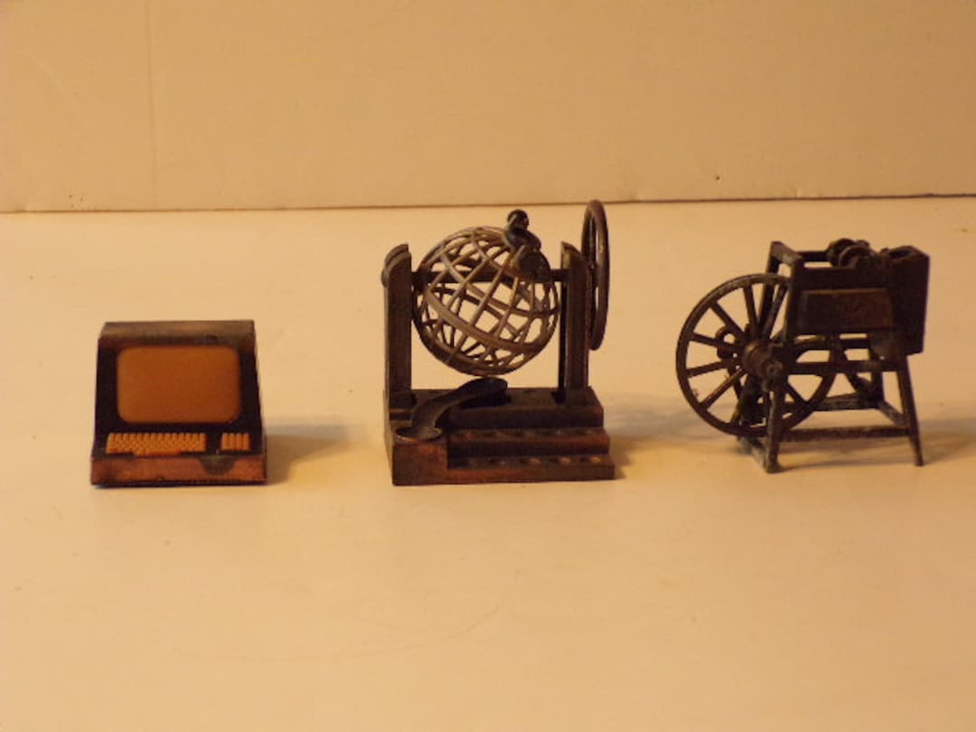 3 Metal Pencil Sharpeners With Defects 2 Are Play Me 1 Made in Hong