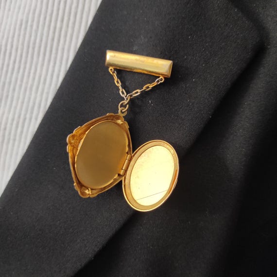 Black Cameo Victorian locket brooch 2 picture pin Gold tone Sentimental gift Family memory locket Birthday Valentines Small gift for friend View 2