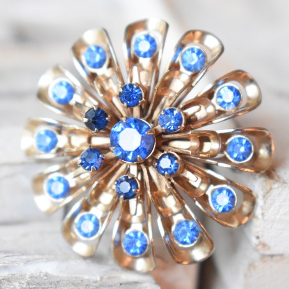 Vintage blue rhinestones brooch Round gold pin La… - image 7