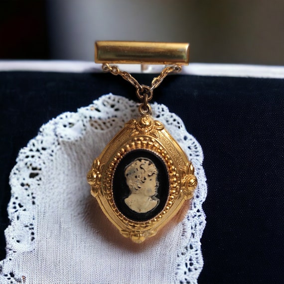 Black Cameo Victorian locket brooch 2 picture pin Gold tone Sentimental gift Family memory locket Birthday Valentines Small gift for friend View 6