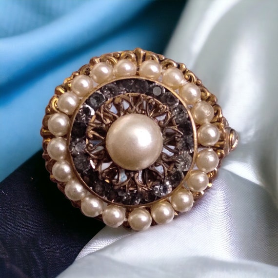 VNTG Victorian pearl brooch Round crystal pin Ant… - image 3