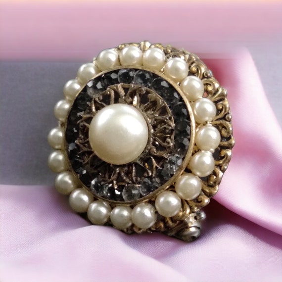 VNTG Victorian pearl brooch Round crystal pin Ant… - image 6