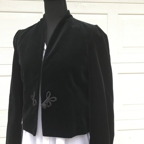 Vintage black velvet crop blazer Rope button heav… - image 7