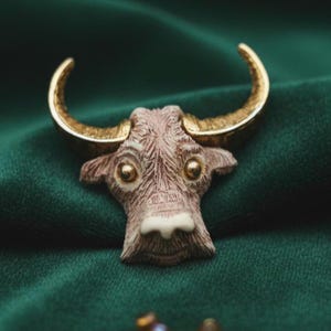 Broche RAZZA Tauro, Pin del Toro del Zodiaco en Tono Dorado