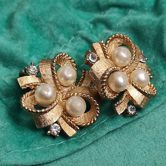 Crown Trifari Gold Ribbon Flower Clips Glamorous Earrings Pearls and Crystals Earlobe Earrings Intricate Designer Signed Earrings Etsy Canada