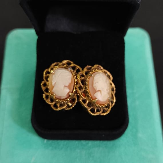 Vintage Florenza cameo earring Ugly cameo clip on… - image 9