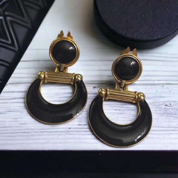 VNTG black enamel Knocker earrings Gold retro ear… - image 2