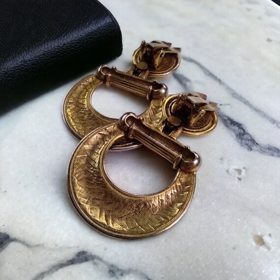 VNTG black enamel Knocker earrings Gold retro ear… - image 5
