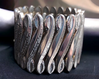 VNTG expansion bracelet Silver tone extra wide Expandable bracelet Unsigned Mid century cuff bracelet