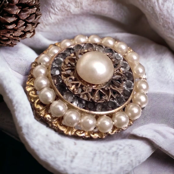 VNTG Victorian pearl brooch Round crystal pin Ant… - image 5