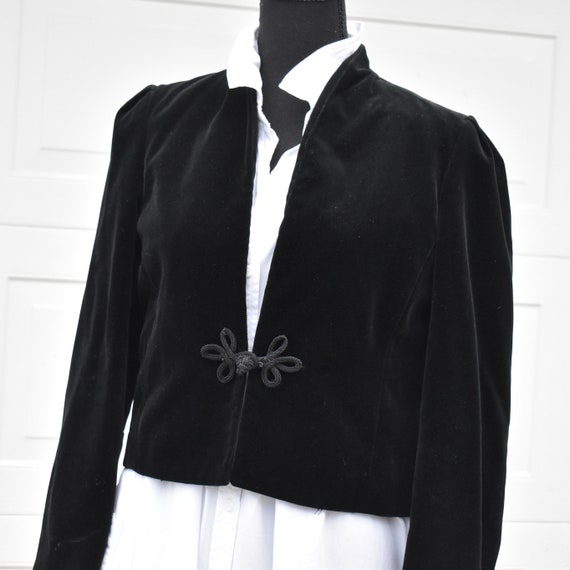 Vintage black velvet crop blazer Rope button heav… - image 3