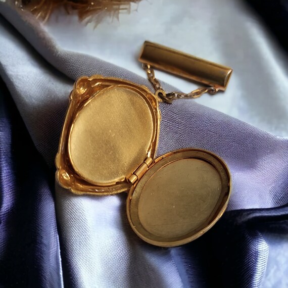 Black Cameo Victorian locket brooch 2 picture pin Gold tone Sentimental gift Family memory locket Birthday Valentines Small gift for friend View 4