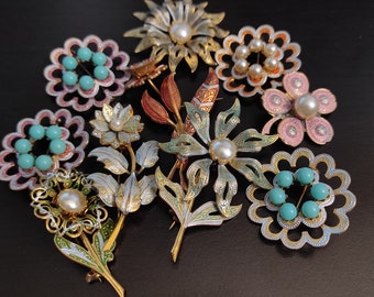 9pc Damascene flower pins Bulk Vintage brooch lot 80s Flower jewelry mystery box Wearable lot Crafters gift Brooch lover gift