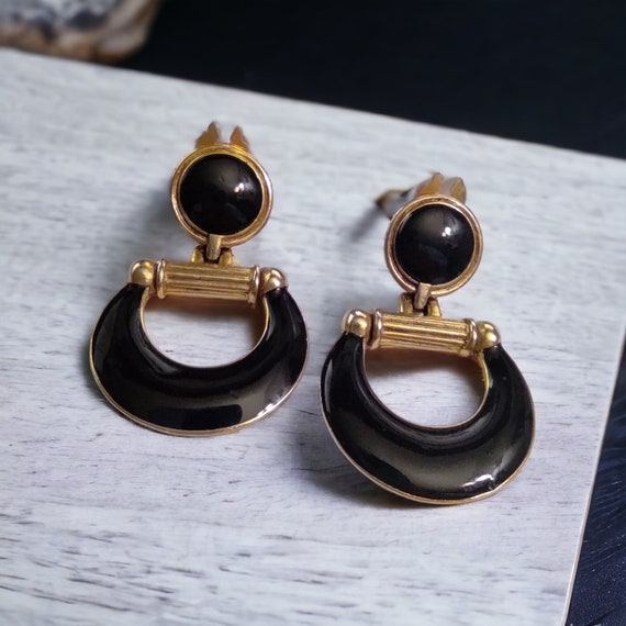 VNTG black enamel Knocker earrings Gold retro ear… - image 4