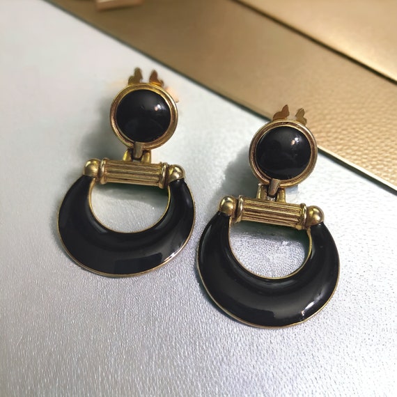 VNTG black enamel Knocker earrings Gold retro ear… - image 3