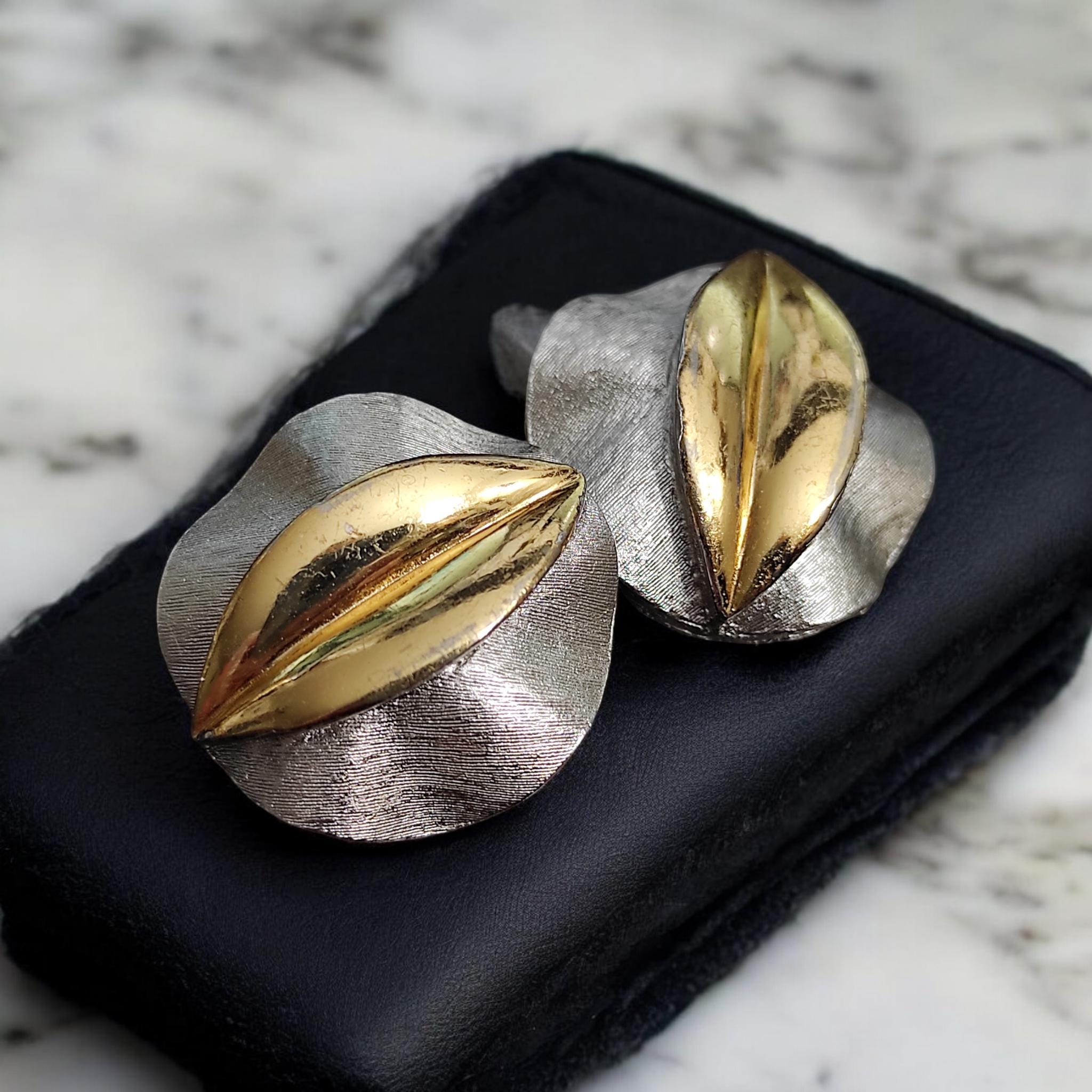 Boucles D'oreilles Clips Vintage Trifari - Motif Rond Argenté, Occasion Bon état