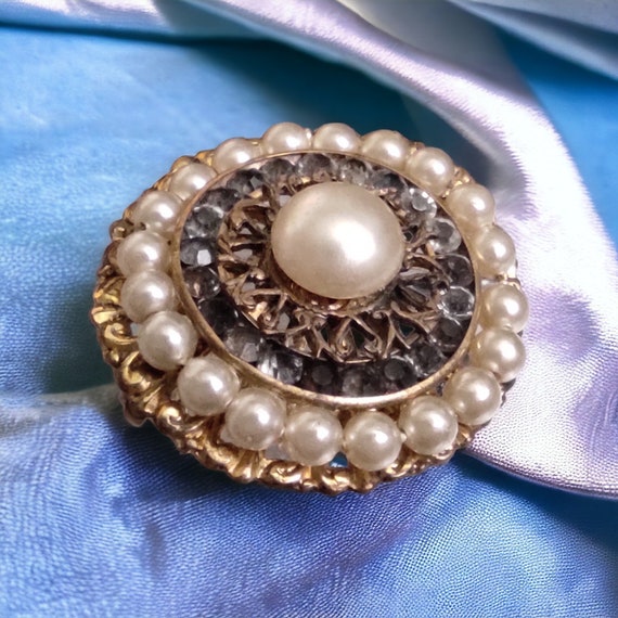 VNTG Victorian pearl brooch Round crystal pin Ant… - image 4