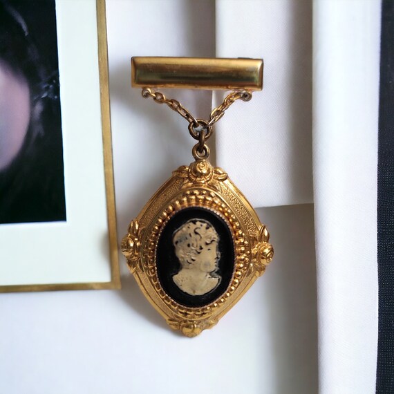 Black Cameo Victorian locket brooch 2 picture pin Gold tone Sentimental gift Family memory locket Birthday Valentines Small gift for friend View 5