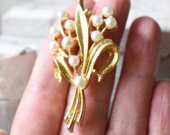 Pearl bouquet brooches Lily of the valley pin Gold lily pin White pearls flowers Mothers of the bride Floral jewelry
