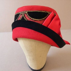 Women&#39;s vintage inspired cloche hat, red and black, made of wool, silk satin, velveteen and antique trim, size small, 21&quot; (53.5 cm)