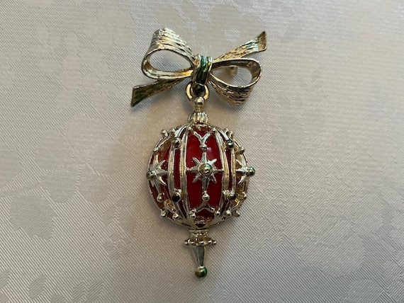 Vintage Christmas Ornament Ball Brooch/ Pin