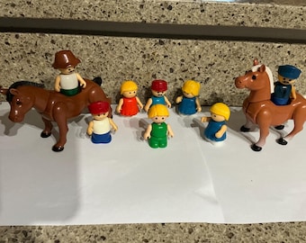 Vintage Playskool Li’l Playmates Figures and 2 Brown Horses/ Lot of 10 Pc